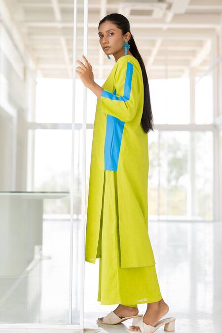 Buy Silai Studio Green Linen, Viscose V-neck Box Slit Kurta Set Online at Aza Fashions Buy_Silai Studio_Green Linen, Viscose V-neck Box Slit Kurta Set _Online_at_Aza_Fashions