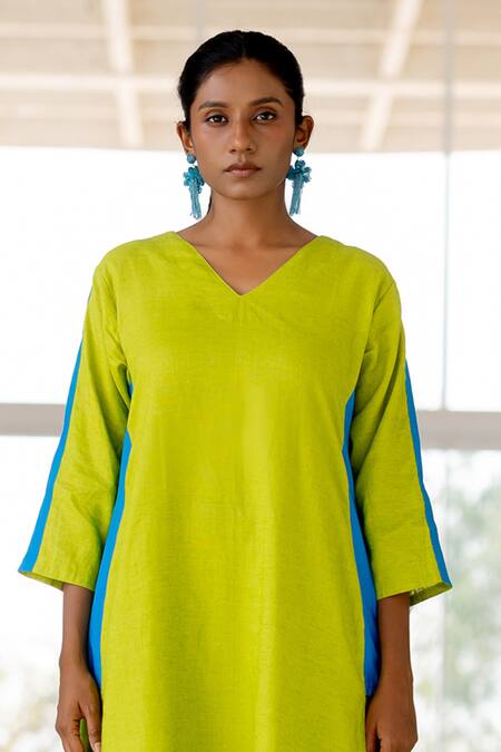 Shop Silai Studio Green Linen, Viscose V-neck Box Slit Kurta Set Online at Aza Fashions Shop_Silai Studio_Green Linen, Viscose V-neck Box Slit Kurta Set _Online_at_Aza_Fashions