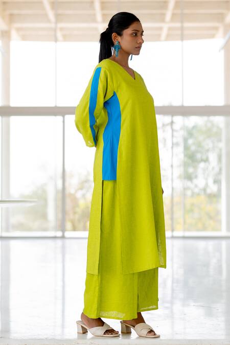 Buy Silai Studio Green Linen, Viscose V-neck Box Slit Kurta Set Buy_Silai Studio_Green Linen, Viscose V-neck Box Slit Kurta Set