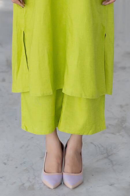 Silai Studio Green Linen, Viscose Round Neck Avocado Kurta Set Online at Aza Fashions Silai Studio_Green Linen, Viscose Round Neck Avocado Kurta Set _Online_at_Aza_Fashions