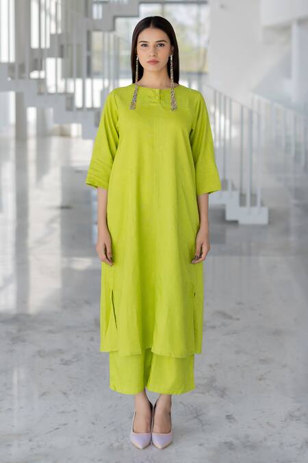 Buy Silai Studio Green Linen, Viscose Round Neck Avocado Kurta Online at Aza Fashions Buy_Silai Studio_Green Linen, Viscose Round Neck Avocado Kurta _Online_at_Aza_Fashions