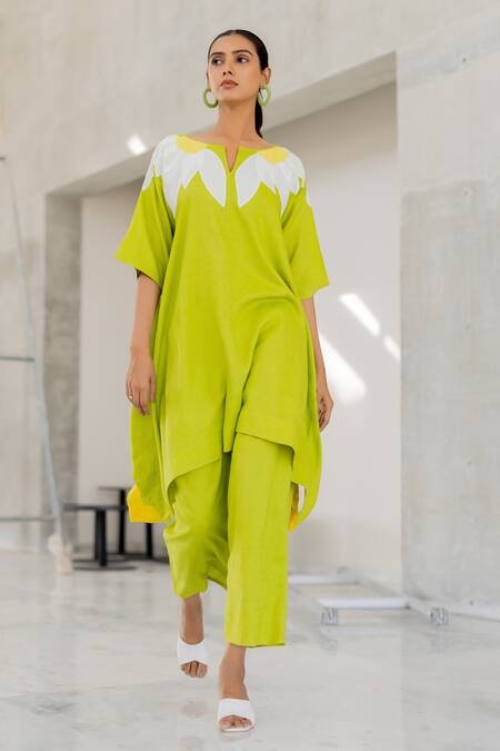Buy Silai Studio Green Linen, Viscose Applique Round Neck Sunflower Co-ord Pant Set Online at Aza Fashions Buy_Silai Studio_Green Linen, Viscose Applique Round Neck Sunflower Co-ord Pant Set _Online_at_Aza_Fashions