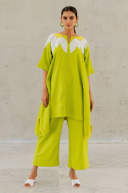 Buy Silai Studio Green Linen, Viscose Applique Round Neck Sunflower Co-ord Pant Set Buy_Silai Studio_Green Linen, Viscose Applique Round Neck Sunflower Co-ord Pant Set