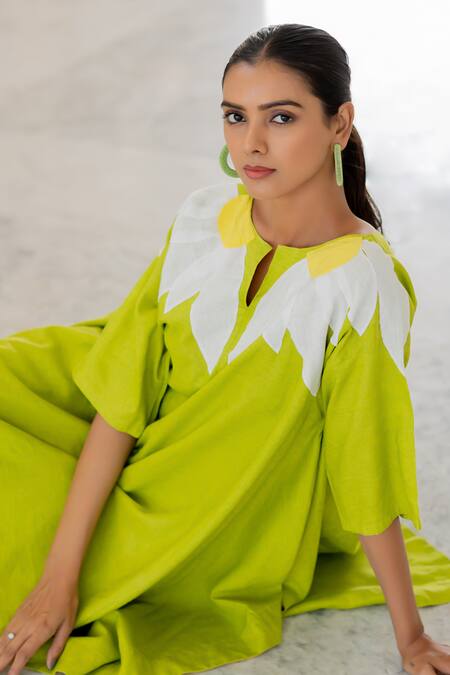 Shop Silai Studio Green Linen, Viscose Applique Round Neck Sunflower Co-ord Pant Set Shop_Silai Studio_Green Linen, Viscose Applique Round Neck Sunflower Co-ord Pant Set