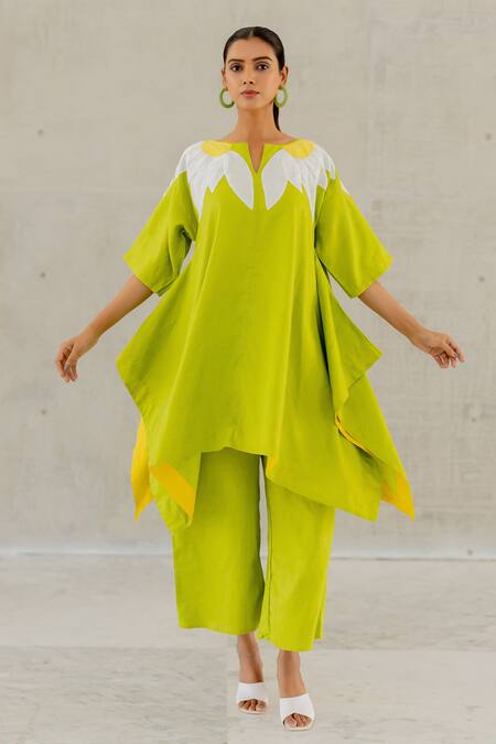 Shop Silai Studio Green Linen, Viscose Applique Round Neck Sunflower Tunic Online at Aza Fashions Shop_Silai Studio_Green Linen, Viscose Applique Round Neck Sunflower Tunic _Online_at_Aza_Fashions