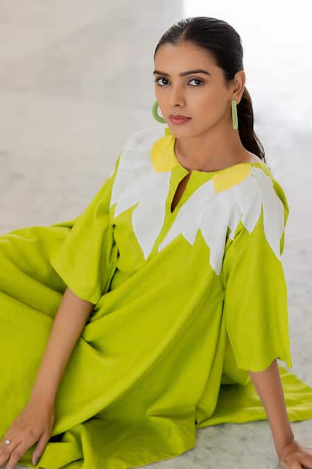 Silai Studio Green Linen, Viscose Applique Round Neck Sunflower Tunic at Aza Fashions Silai Studio_Green Linen, Viscose Applique Round Neck Sunflower Tunic _at_Aza_Fashions