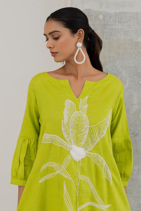 Shop Silai Studio Green Linen, Viscose Embroidery Keyhole Neck Matcha Bloom Kurta Shop_Silai Studio_Green Linen, Viscose Embroidery Keyhole Neck Matcha Bloom Kurta