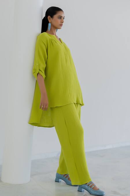 Silai Studio Green Cotton V-neck Matcha Co-ord Pant Set Online at Aza Fashions Silai Studio_Green Cotton V-neck Matcha Co-ord Pant Set _Online_at_Aza_Fashions