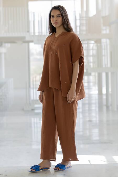 Buy Silai Studio Brown Cotton V-neck Earthbound Co-ord Pant Set Online at Aza Fashions Buy_Silai Studio_Brown Cotton V-neck Earthbound Co-ord Pant Set _Online_at_Aza_Fashions
