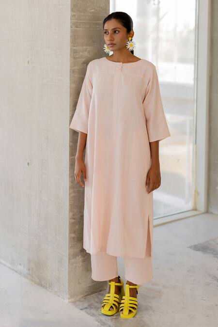 Silai Studio Pink Linen, Viscose Round Neck Oyster Kurta Set at Aza Fashions Silai Studio_Pink Linen, Viscose Round Neck Oyster Kurta Set _at_Aza_Fashions