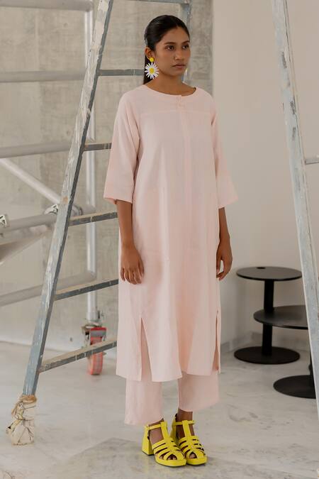 Shop Silai Studio Pink Linen, Viscose Round Neck Oyster Kurta Shop_Silai Studio_Pink Linen, Viscose Round Neck Oyster Kurta