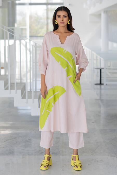 Silai Studio Pink Linen, Viscose V-neck Blush Basil Applique Kurta Set at Aza Fashions Silai Studio_Pink Linen, Viscose V-neck Blush Basil Applique Kurta Set _at_Aza_Fashions