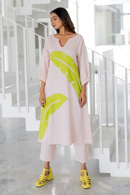 Buy Silai Studio Pink Linen, Viscose V-neck Blush Basil Applique Kurta Set Buy_Silai Studio_Pink Linen, Viscose V-neck Blush Basil Applique Kurta Set