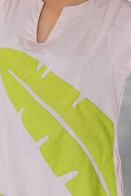 Shop Silai Studio Pink Linen, Viscose V-neck Blush Basil Applique Kurta Set Shop_Silai Studio_Pink Linen, Viscose V-neck Blush Basil Applique Kurta Set