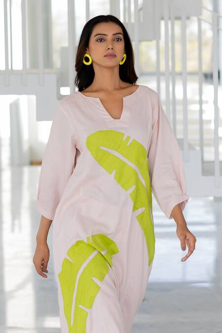 Buy Silai Studio Pink Linen, Viscose Applique V-neck Blush Basil Kurta Buy_Silai Studio_Pink Linen, Viscose Applique V-neck Blush Basil Kurta