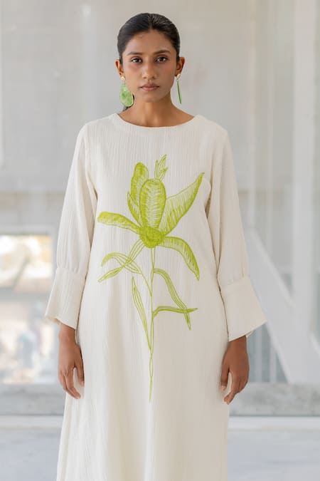 Buy_Silai Studio_White Cotton Embroidery Round Neck Vanilla Mist Kurta _Online_at_Aza_Fashions