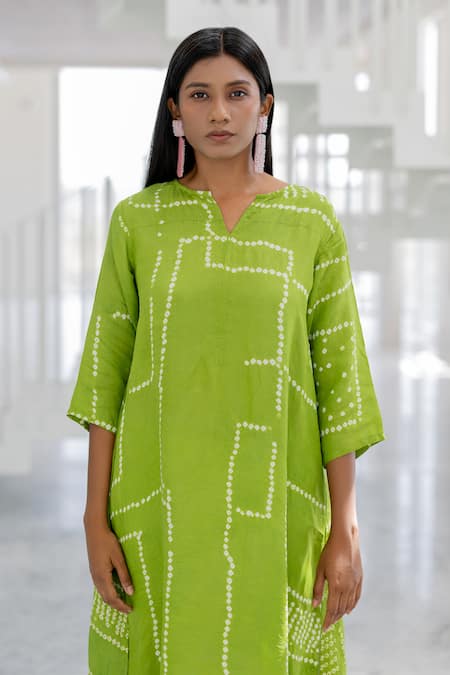 Shop_Silai Studio_Green Viscose, Silk Embroidery Split V-neck Bandhej Kurta _Online_at_Aza_Fashions