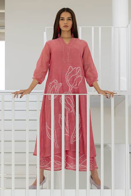 Silai Studio_Pink Chanderi Split V-neck Misty Tulips Bandhani Kurta And Pant Set _Online_at_Aza_Fashions