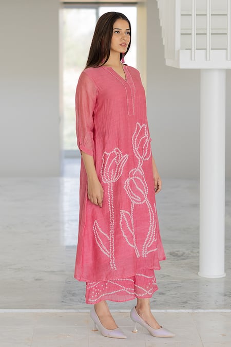 Silai Studio_Pink Chanderi Split V-neck Misty Tulips Bandhani Kurta And Pant Set _at_Aza_Fashions