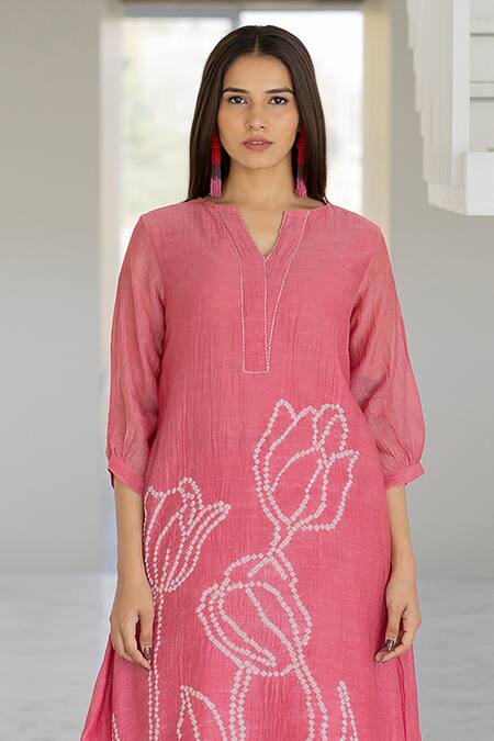 Silai Studio Pink Chanderi Embroidery Split V-neck Misty Tulips Bandhani Kurta at Aza Fashions Silai Studio_Pink Chanderi Embroidery Split V-neck Misty Tulips Bandhani Kurta _at_Aza_Fashions