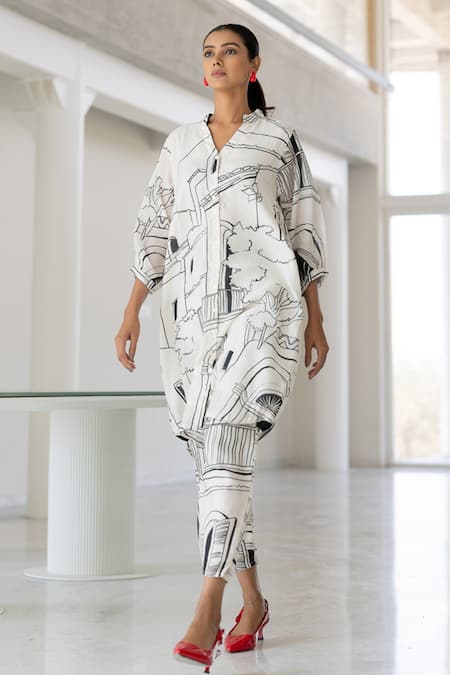 Buy Silai Studio Black Silk, Voile Collared Mediterranean Lanes Tunic Online at Aza Fashions Buy_Silai Studio_Black Silk, Voile Collared Mediterranean Lanes Tunic _Online_at_Aza_Fashions