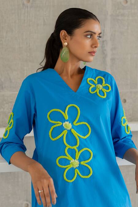 Silai Studio Blue Poplin Embroidery V-neck Seafoam Floral Kurta Set at Aza Fashions Silai Studio_Blue Poplin Embroidery V-neck Seafoam Floral Kurta Set _at_Aza_Fashions