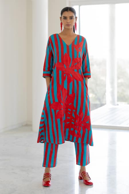 Silai Studio Red Cotton, Linen Applique V-neck Sky Fire Striped Kurta Online at Aza Fashions Silai Studio_Red Cotton, Linen Applique V-neck Sky Fire Striped Kurta _Online_at_Aza_Fashions