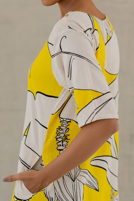 Buy Silai Studio Yellow Cotton, Linen V-neck Plantain Orchard Kurta Online at Aza Fashions Buy_Silai Studio_Yellow Cotton, Linen V-neck Plantain Orchard Kurta _Online_at_Aza_Fashions