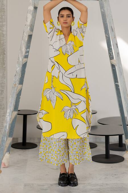 Shop Silai Studio Yellow Cotton, Linen V-neck Plantain Orchard Kurta Online at Aza Fashions Shop_Silai Studio_Yellow Cotton, Linen V-neck Plantain Orchard Kurta _Online_at_Aza_Fashions
