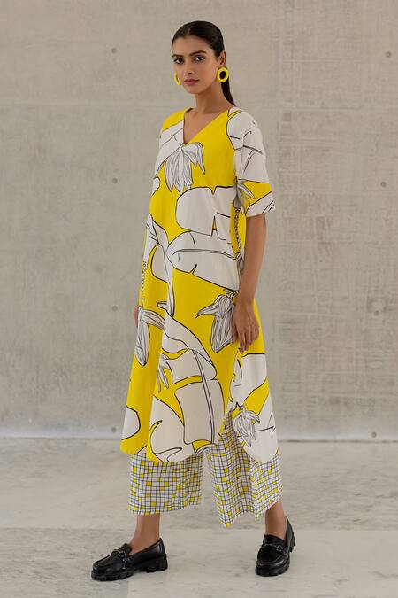 Silai Studio Yellow Cotton, Linen V-neck Plantain Orchard Kurta at Aza Fashions Silai Studio_Yellow Cotton, Linen V-neck Plantain Orchard Kurta _at_Aza_Fashions