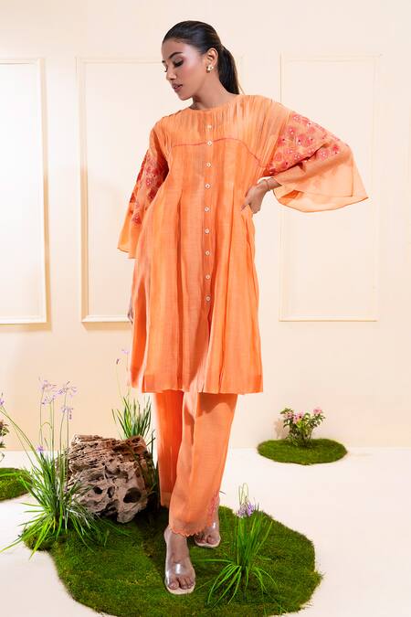 Buy_The White Tree Studio_Peach Chanderi Applique, Embroidery Round Neck Pleated Kurta Co-ord Set _Online_at_Aza_Fashions