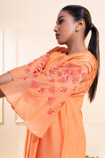 The White Tree Studio_Peach Chanderi Applique, Embroidery Round Neck Pleated Kurta Co-ord Set _at_Aza_Fashions