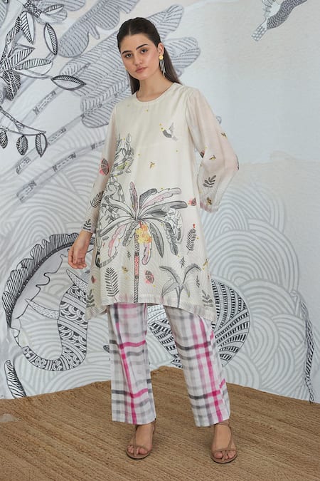 Shivani Bhargava_Gray Chanderi Round Neck Grey Digital Print High Low Tunic _Online_at_Aza_Fashions