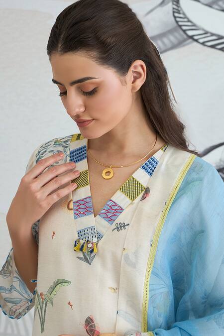 Shivani Bhargava Ivory Chanderi, Cotton V-neck Digital Print Jungle Kurta Set Online at Aza Fashions Shivani Bhargava_Ivory Chanderi, Cotton V-neck Digital Print Jungle Kurta Set _Online_at_Aza_Fashions