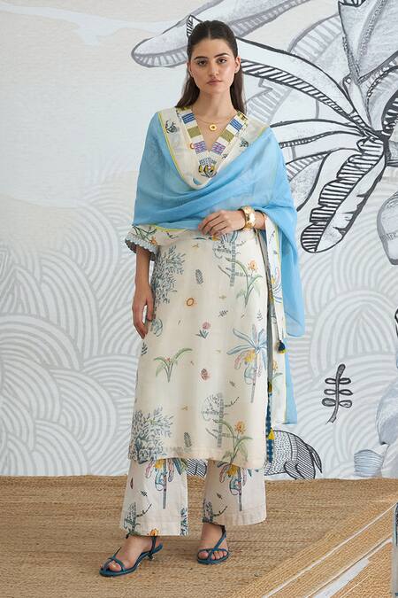 Shivani Bhargava Ivory Chanderi, Cotton V-neck Digital Print Jungle Kurta Set at Aza Fashions Shivani Bhargava_Ivory Chanderi, Cotton V-neck Digital Print Jungle Kurta Set _at_Aza_Fashions