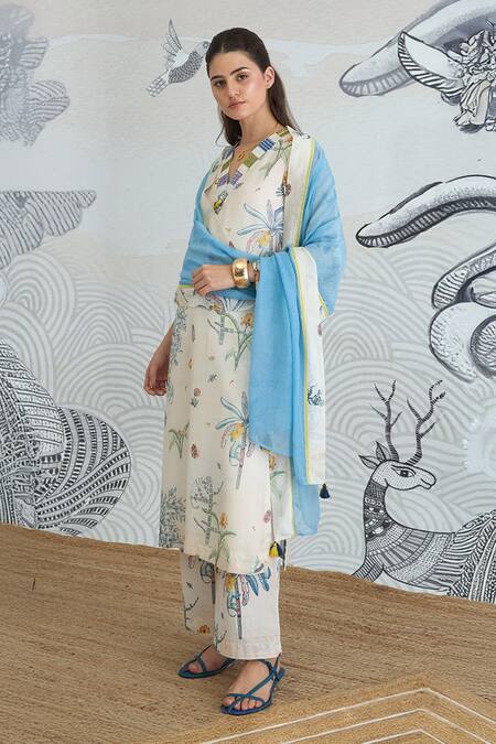 Buy Shivani Bhargava Ivory Chanderi, Cotton V-neck Digital Print Jungle Kurta Set Buy_Shivani Bhargava_Ivory Chanderi, Cotton V-neck Digital Print Jungle Kurta Set