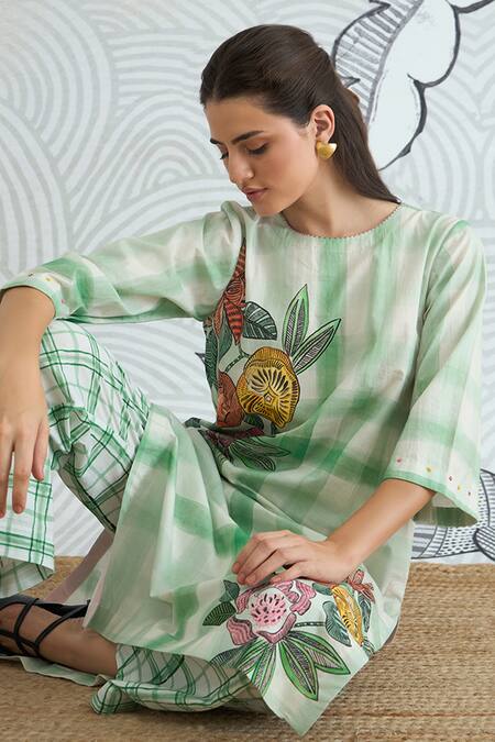 Buy_Shivani Bhargava_Green Cotton Embroidery Round Neck Check Flower Placement Kurta _Online_at_Aza_Fashions