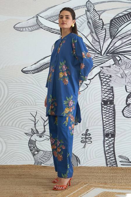 Shop Shivani Bhargava Blue Cotton Round Neck Digital Print Flower Kimono Tunic Online at Aza Fashions Shop_Shivani Bhargava_Blue Cotton Round Neck Digital Print Flower Kimono Tunic _Online_at_Aza_Fashions