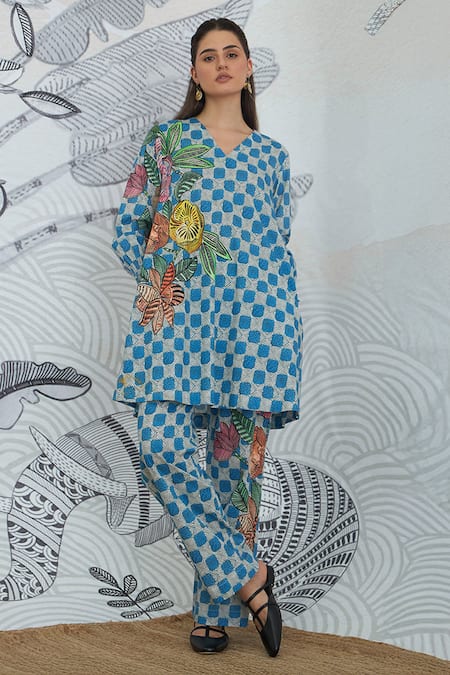 Buy_Shivani Bhargava_Blue Cotton Embroidery V-neck Check Flower Co-ord Set 