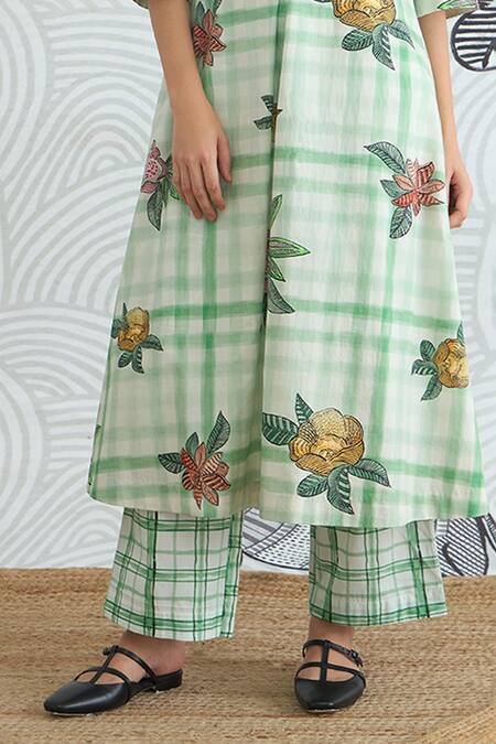 Buy_Shivani Bhargava_Green Cotton Embroidery V-neck Check Flower A-line Kurta And Pant _Online_at_Aza_Fashions