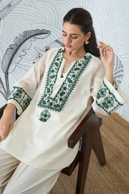 Buy Shivani Bhargava Ivory Chanderi Embroidery Split V-neck Green Yoke Tunic Online at Aza Fashions Buy_Shivani Bhargava_Ivory Chanderi Embroidery Split V-neck Green Yoke Tunic _Online_at_Aza_Fashions