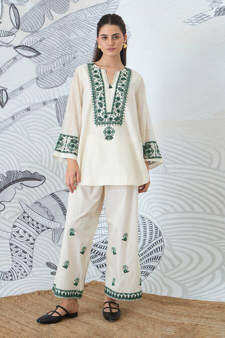Shop Shivani Bhargava Ivory Chanderi Embroidery Split V-neck Green Yoke Tunic Online at Aza Fashions Shop_Shivani Bhargava_Ivory Chanderi Embroidery Split V-neck Green Yoke Tunic _Online_at_Aza_Fashions