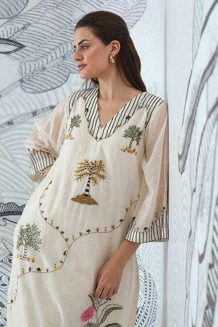 Shivani Bhargava Ivory Chanderi Embroidery V-neck Mountain Kurta Online at Aza Fashions Shivani Bhargava_Ivory Chanderi Embroidery V-neck Mountain Kurta _Online_at_Aza_Fashions
