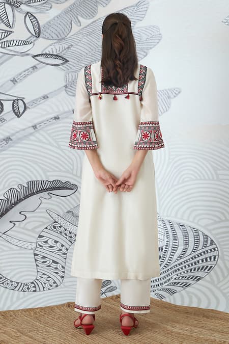 Shivani Bhargava Ivory Embroidered Kurta Set 