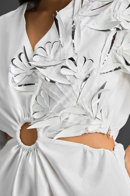 Deepika Arora White Cotton V-neck Designer Dress at Aza Fashions Deepika Arora_White Cotton V-neck Designer Dress _at_Aza_Fashions