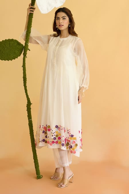 Naaz By Noor_Ivory Chanderi, Cotton Pearls, Fabric Flowers Round Neck Floral Kurta Set _at_Aza_Fashions