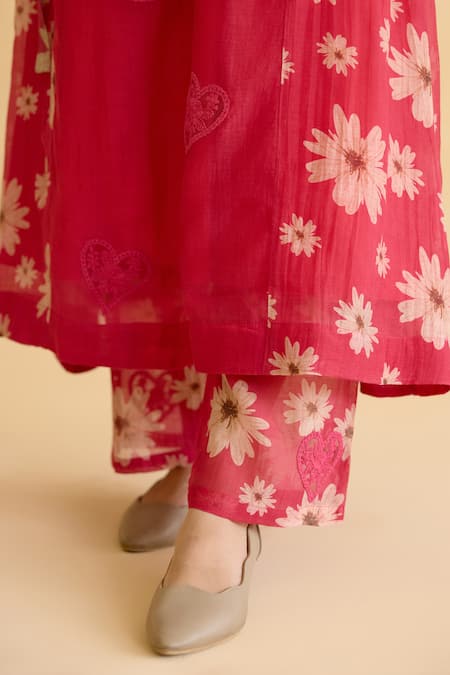 Naaz By Noor_Pink Chanderi, Cotton Embroidery Round Neck Floral Kurta And Pant Set _at_Aza_Fashions