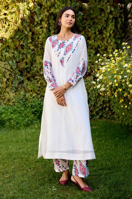 Naaz By Noor_White Chanderi, Cotton Embroidery Round Neck Multi Color Kurta Set _at_Aza_Fashions