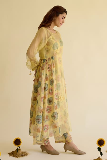 Naaz By Noor Yellow Chanderi, Organza, Cotton Embroidery Round Neck Printed Kurta And Pant Set at Aza Fashions Naaz By Noor_Yellow Chanderi, Organza, Cotton Embroidery Round Neck Printed Kurta And Pant Set _at_Aza_Fashions