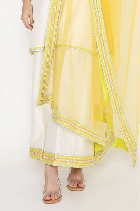 Neha Mehra_White Chanderi Embroidery Round Neck Kurta Pant Set _at_Aza_Fashions